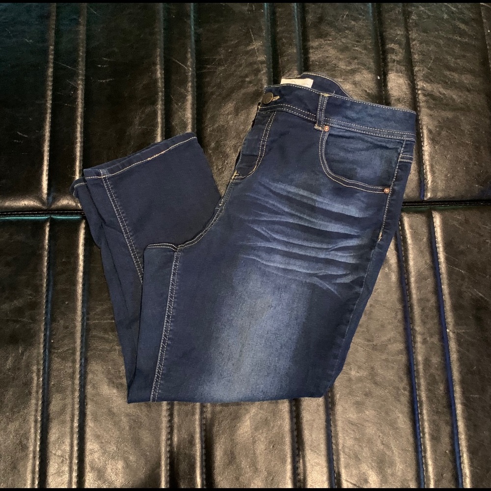 Size 16w stretch capris